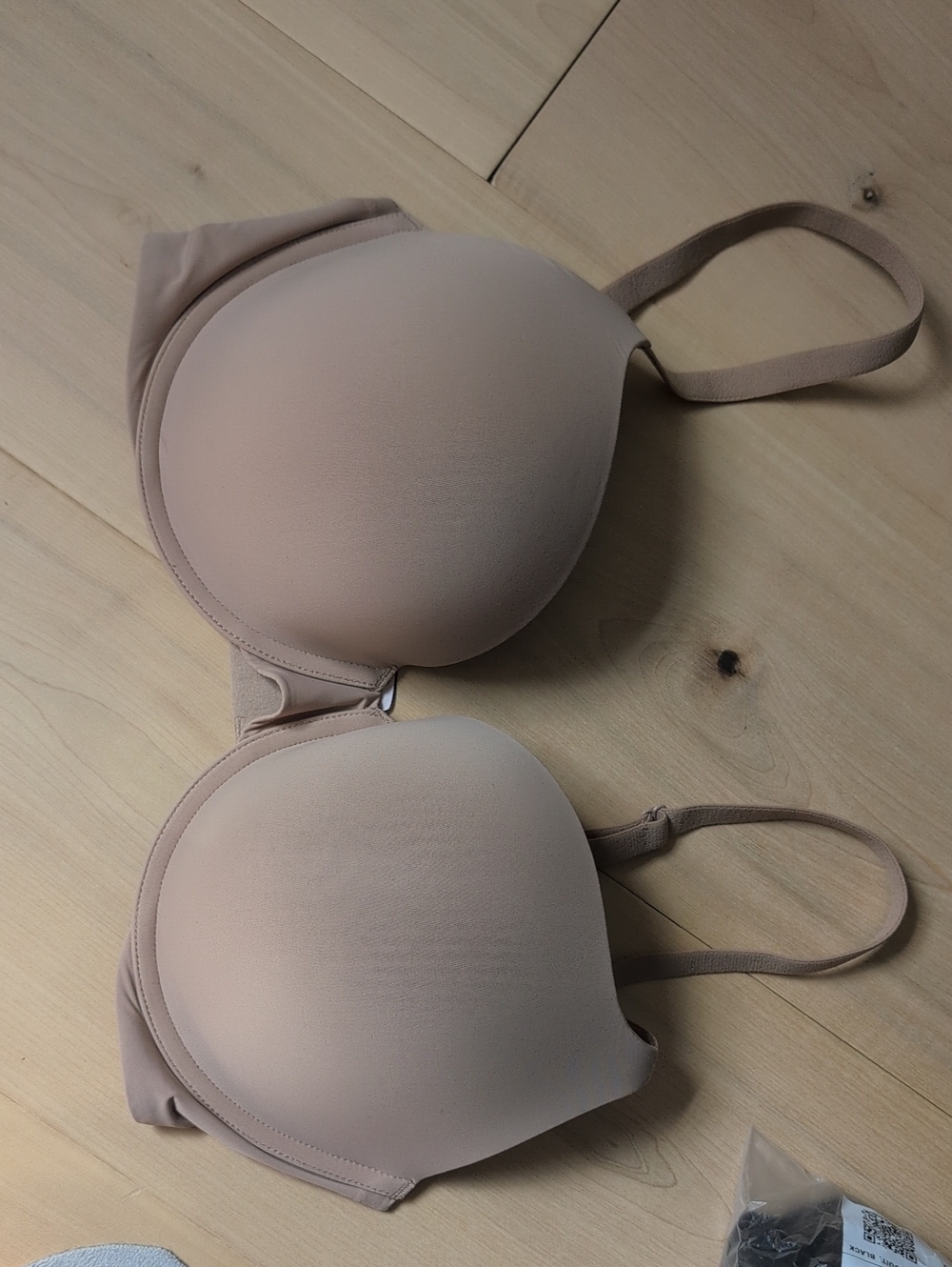 nude VS bra